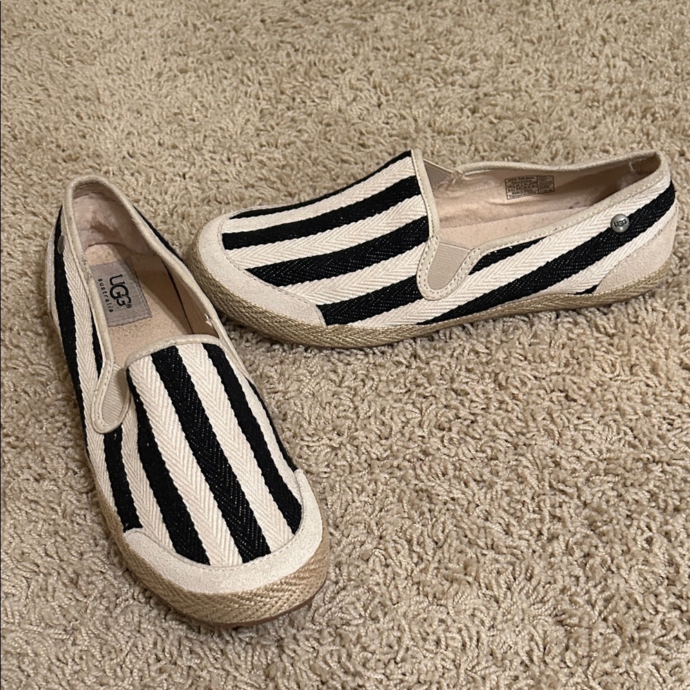 UGG Delizah espadrille slip-on shoes in black and cream striped canvas Size 9.5